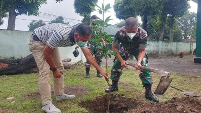 Kolonel Dariyanto Hijaukan Asrama Sooko