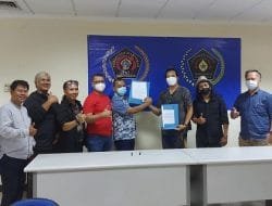 Mantul! Roy Jeconiah Jadi Juri Lomba Karaoke dan Akustik PWI Jaya-Gudang Coffee