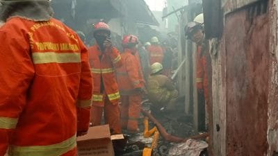 Kebakaran Landa Warakas, Warga Tewas Tersengat Listrik