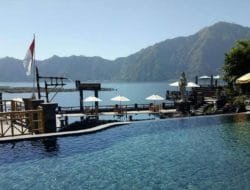 Waduh! Pemandian Air Panas di Batur Diserbu Polisi