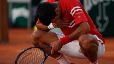 Djokovic “Ditahan”, Ibunda Protes: Ini Tidak Adil!