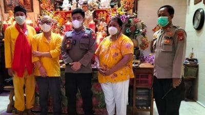 Malam Imlek, Kapolsek Pademangan Kunjungi Vihara Kwan Im Hud Bo