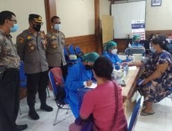 Kapolsek Denpasar Selatan Pantau Jalannya Vaksinasi