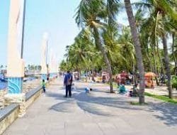 Ribuan Orang Berwisata ke Ancol