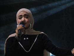 Bawakan Lagu Imam S Arifin, Nana Mardiana Coba Move On