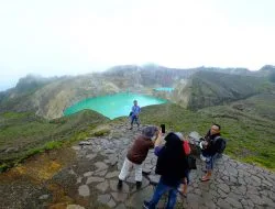 Tim JKW PWI Nikmati Indahnya Panorama Danau Kelimutu