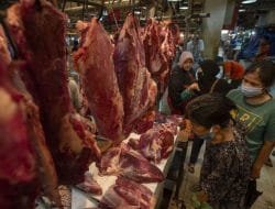 Pedagang Daging Bantah Stok Kosong, Jual Rp105 Ribu per Kilo