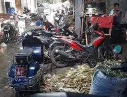 Jorok! Sampah Organik Berceceran di Jalan Pasar Induk TU Kemang