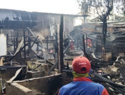 Enam Rumah Semi Permanen di Pondok Ranji Ludes Dilalap Api