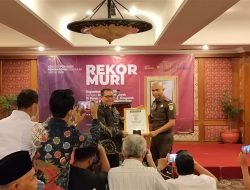 SMSI Anugerahi Kajati DKI Jakarta Sahabat Pers Indonesia