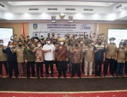 Pengurus SMSI se-Kepri Dilantik, Gubernur Ansar Ahmad Dianugerahi Sahahat Pers Indonesia