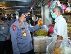 Kapolri Turun Langsung ke Pasar Pastikan Stok Minyak Goreng Aman