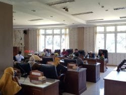 DPRD Pasbar Gelar Rapat Bahas Masalah PHK Guru Bakrie Utama