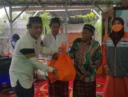 IWO Indramayu dan Rumah Zakat Berbagi Bingkisan Lebaran dengan Lansia