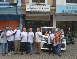 Peduli di Bulan Ramadhan, DPC Peradi-SAI Jakarta Barat Berbagi Nasi Kotak
