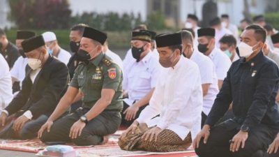 Jokowi Salat Idul Fitri di Yogyakarta