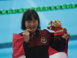 Flairene Raih Emas di Nomor 100 Meter Gaya Punggung Putri
