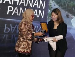 Jaga Ketahanan Pangan, Bupati Indramayu Dianugerahi Penghargaan Tribun Jabar