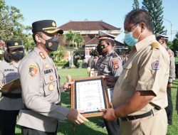 Kerja Hebat, Polresta Denpasar Berikan Penghargaan ke Pegawai Desa dan Security