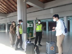 Polres Bandara Ngurah Rai Gencar Ingatkan Masyarakat Patuhi Prokes