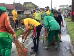 Ciptakan Lingkungan Bersih, Polsek Gianyar Bersama Tripika Laksanakan Kerja Bakti