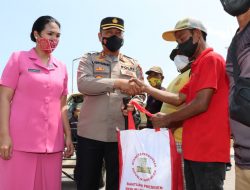 Kapolresta Tanjungpinang Distribusikan 150 Paket Sembako