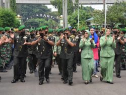 Kasdam Jaya Brigjen TNI Edy Sutrisno dan Istri Disambut Tradisi Korps