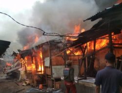 Pasar Ciputat Terbakar, 100 Kios Dilalap Si Jago Merah