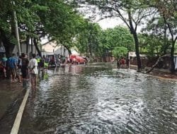 Warga Jaksel dan Jaktim Waspada, Kali Ciliwung Meluap