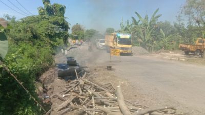 Bina Marga Cirebon Perbaiki Jalan bergelombang Blok Perlat Desa Jatimulya-Indramayu