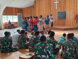 Satgas Yonif Mekanis 203/AK Ikut Ciptakam Rasa Aman dan Damai di Tanah Papua