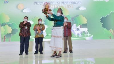 Wamen KLHK Serahkan Penghargaan Kalpataru dan Nirwasita Tantra