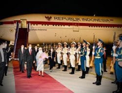 Pintu Pesawat Dibuka, Ini Pejabat China yang Sambut Presiden Jokowi di Bandara Beijing