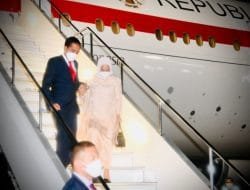 Presiden Jokowi Tiba di Tokyo, Disambut Miyake Shingo Wamenlu Jepang