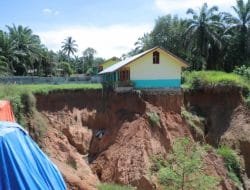 Wabup Asahan Tinjau Kondisi Sekolah dan Jalan yang Rusak Akibat Longsor