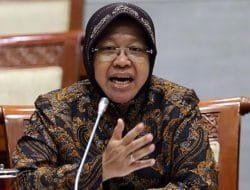 Risma Tegur Irjen Kemensos Saat Jelaskan Pengawasan Bansos Presiden Dikubur di Depok