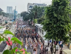 Puluhan Ribu Orang Ikuti Kirab Merah Putih, Habib Lutfi Beri Tausiyah Kebangsaan