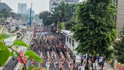 Puluhan Ribu Orang Ikuti Kirab Merah Putih, Habib Lutfi Beri Tausiyah Kebangsaan