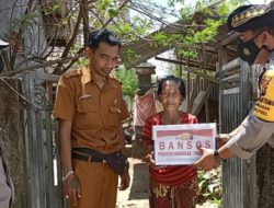 Bhabinkamtibmas Desa Ungasan Salurkan Bansos Polresta Denpasar untuk Warga Kurang Mampu