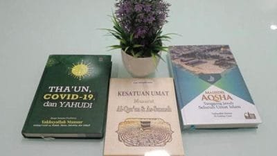 Masya Allah! Imaam Yakhsyallah Dedikasikan Buku-bukunya untuk Perjuangan Palestina