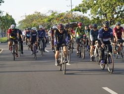 Jelang HUT ke-77 TNI, Korem 162/WB Gelar Acara Fun Bike