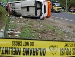 Bus Rombongan Atlet Bela Diri Asal Bengkulu Mengalami Kecelakaan