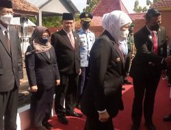 Sambut Hari Jadi ke-77 Provinsi Jatim, Khofifah Indar Parawansa Kunjungi Makam Gubernur Suryo di Magetan