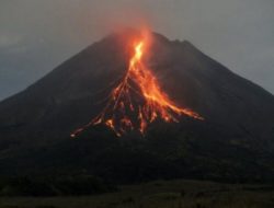 Penjelasan BPPTKG Soal Fenomena Kilatan Petir di Gunung Merapi