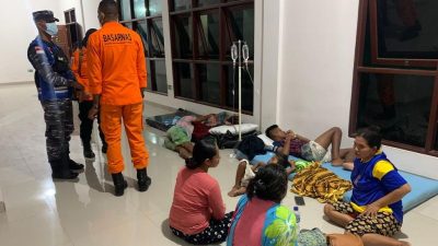 Evakuasi Kapal Terbalik di Rote Ndao-NTT Dibantu Wisatawan Asing