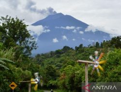Aktivitas Vulkanik Meningkat, Survei Jalur Pendakian Gunung Kerinci Diundur