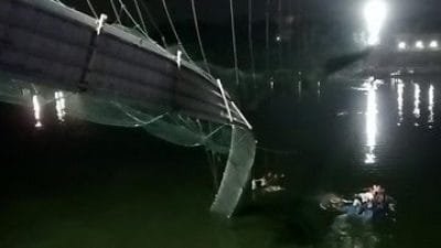 Kabar Duka dari India, 132 Orang Tewas Karena Jembatan Ambruk