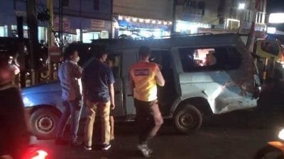 Angkot M16 Tersambar Kereta Commuter di Perlintasan Pasar Minggu