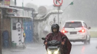 Hujan Lebat Disertai Angin Kencang Diprakirakan Terjadi di Sejumlah Provinsi di Indonesia