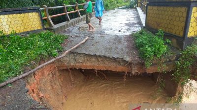 Jembatan di Mukomuko-Bengkulu Putus Diterjang Banjir
